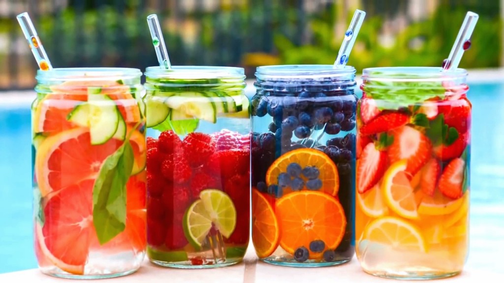 10 manieren om drinkwater lekkerder te maken