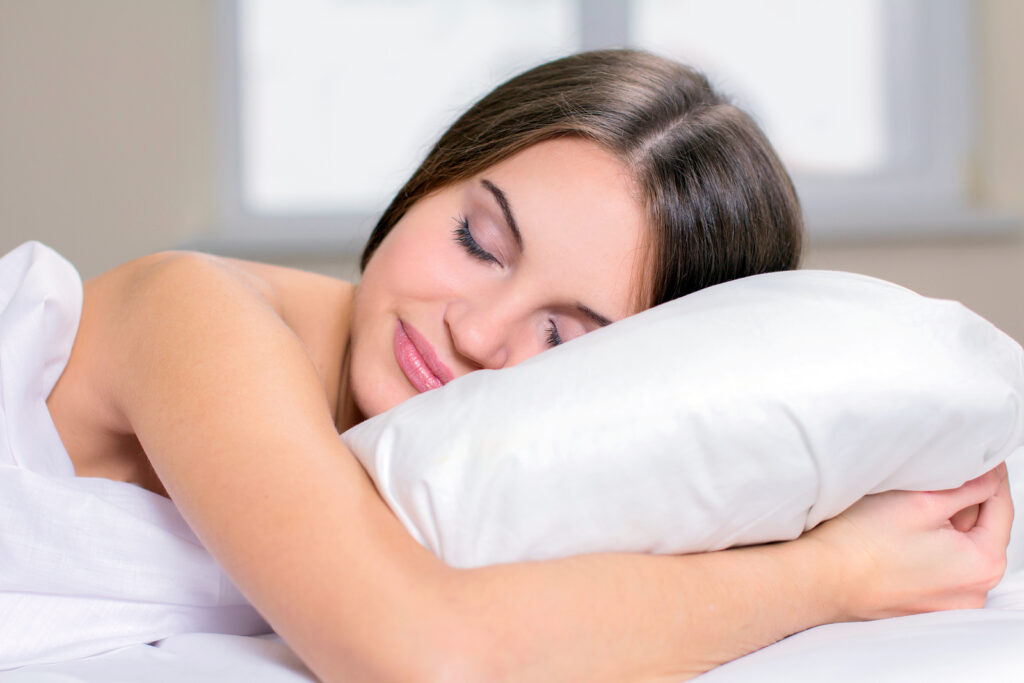 7 redenen waarom je naakt zou moeten slapen