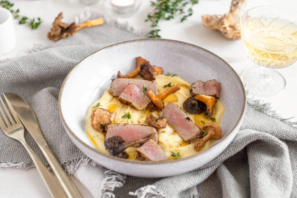 Recept: kalfsvlees met pastinaak-aardappelcrème en champignons