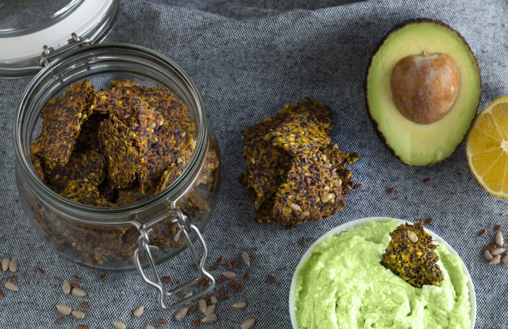 RECEPT Lijnzaadcrackers met avocadodip