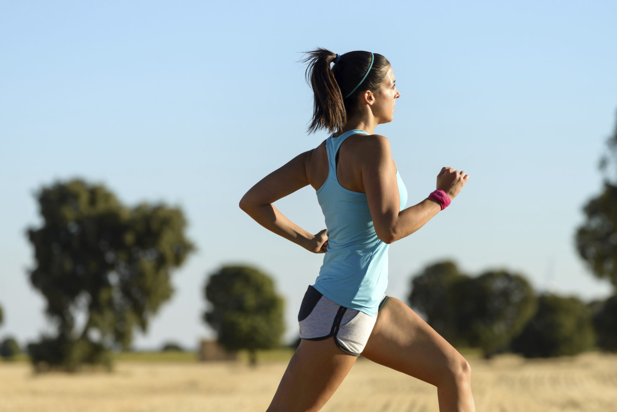 Woman who run. Девушка бегает. Бег девушки. Женщина бежит. Спортивные девушки бег.