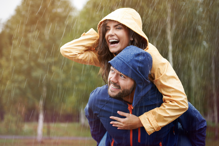 Bewezen: Veel samen lachen maakt je relatie sterker