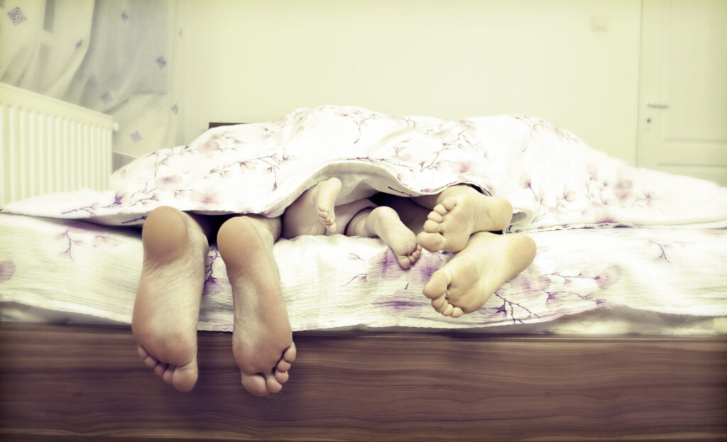 Het gemak van een bed met een hoge instap