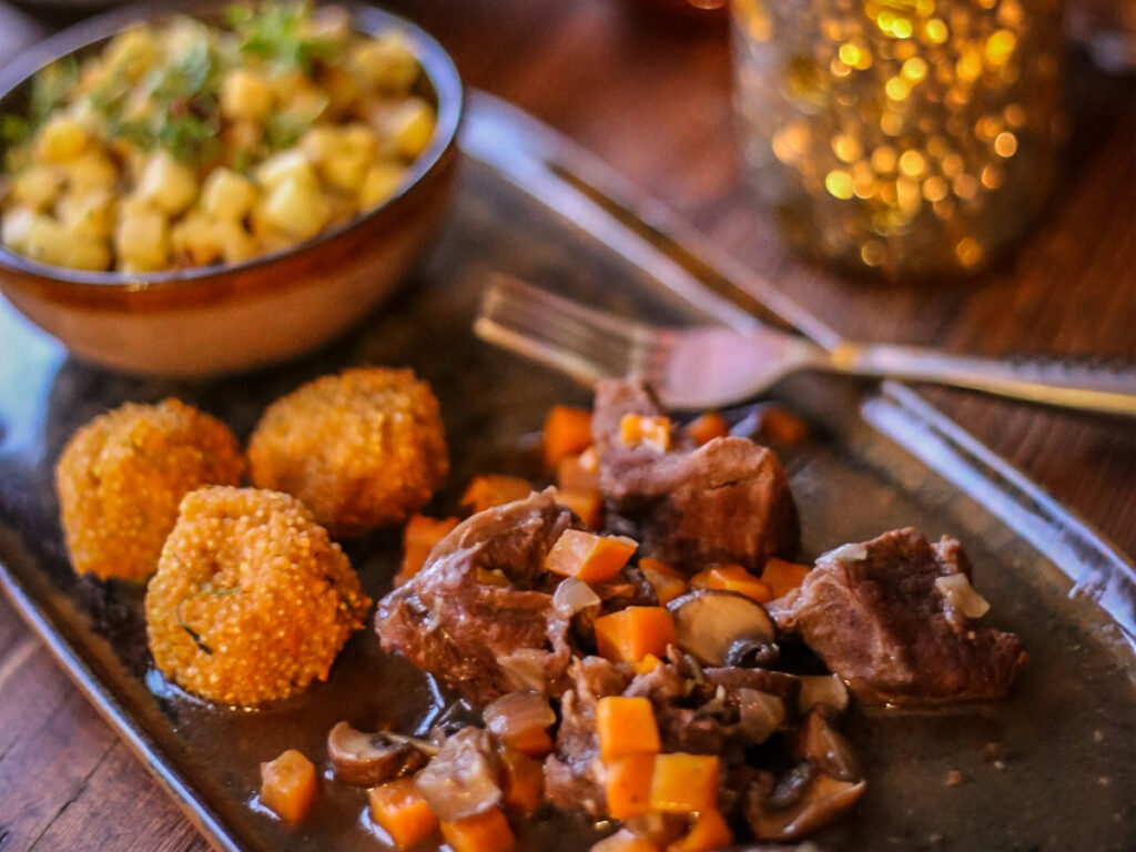 Nog steeds geen idee wat te koken op Kerstmis of Nieuwjaar? Dit menu van Claudia Van Avermaet tover je zo op tafel (én het is nog gezond ook!)