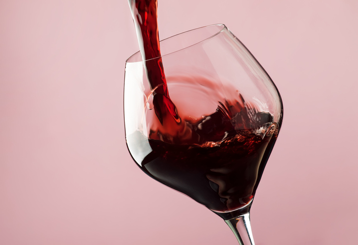 Verlaagt rode wijn het risico op een cataractoperatie?