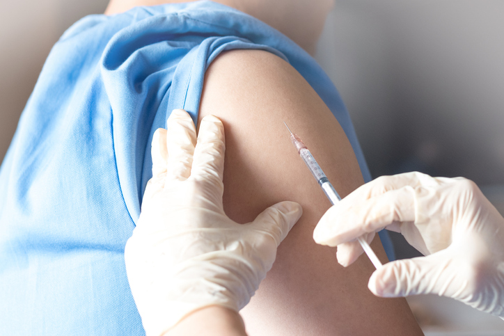 Bloedklonters na het coronavaccin; wat zijn de eerste symptomen?