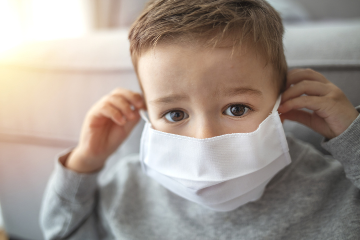 Omikron besmet meer kinderen dan eerdere varianten: dit zijn de meest voorkomende symptomen