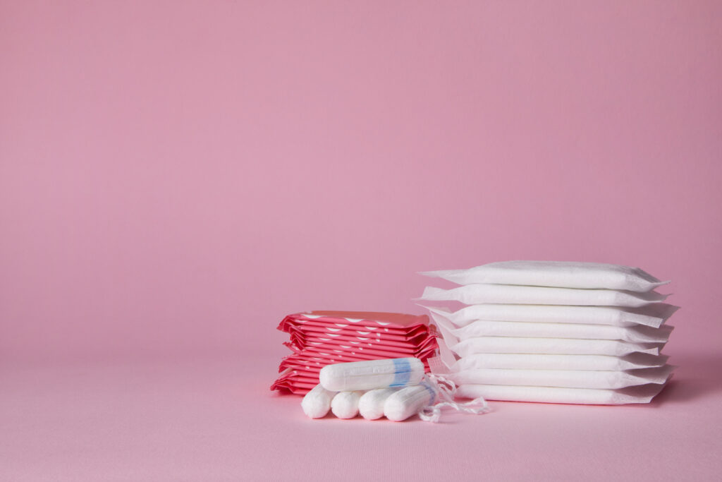 1 op 4 Belgen gelooft niet in menstruatiearmoede – dit is waarom we het taboe moeten doorbreken