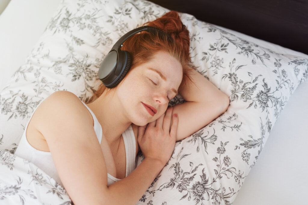 Slaap kindje, slaap: onze 5 favoriete podcasts om bij in slaap te vallen