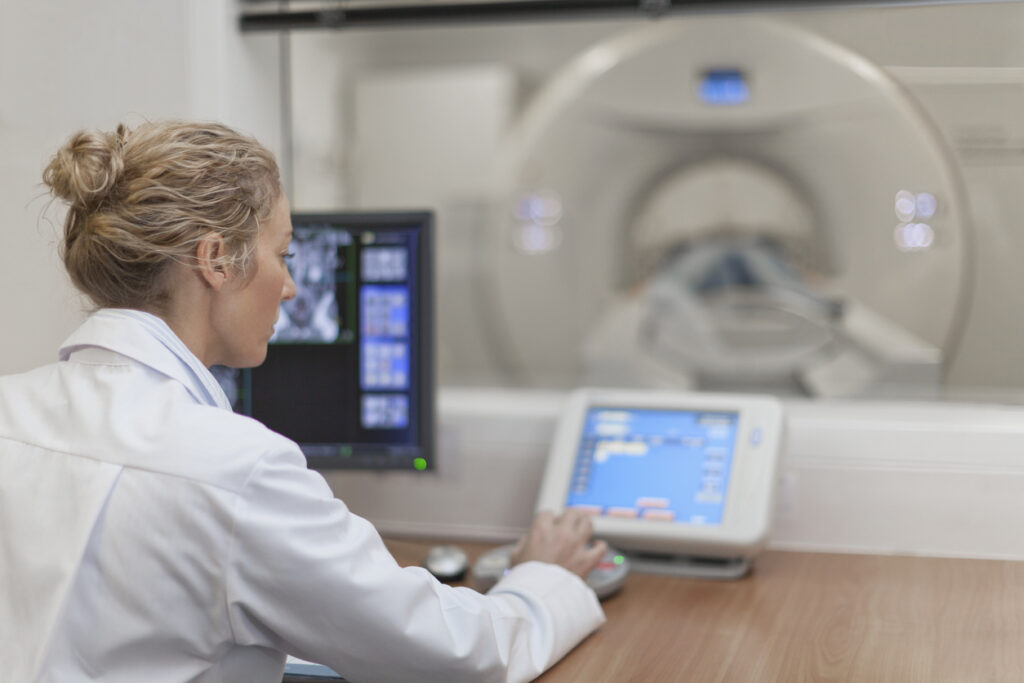 Lang wachten op een MRI-onderzoek: zijn er alternatieven?