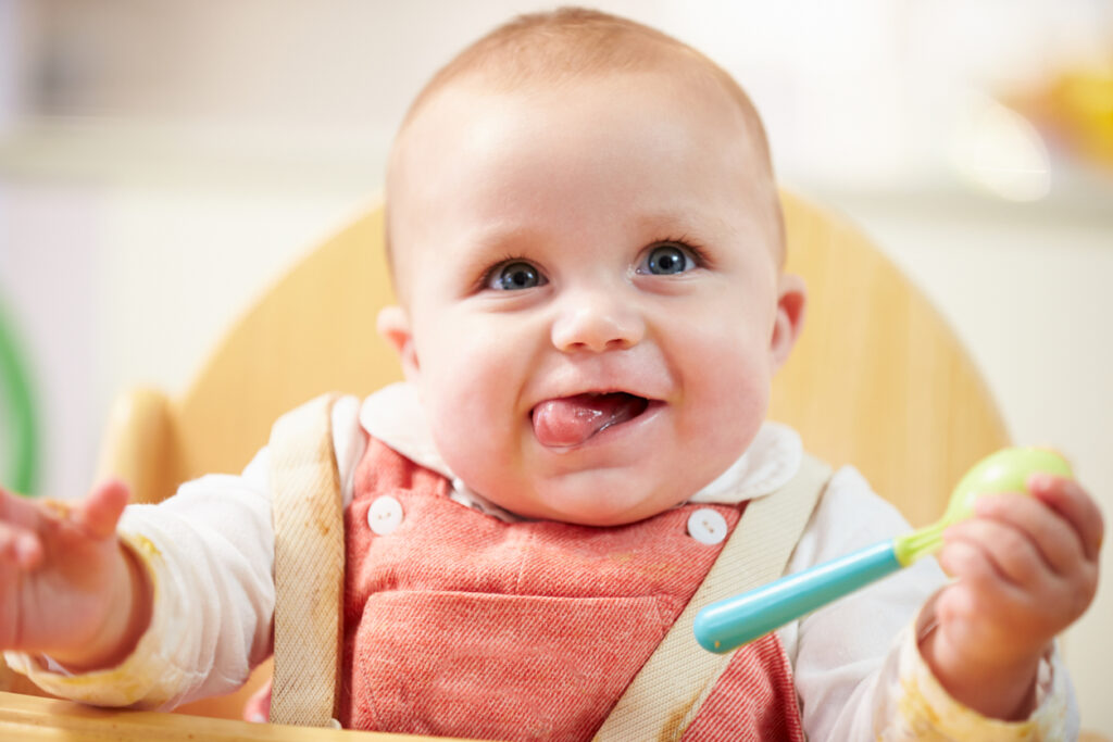 Vaste babyvoeding: vanaf hoeveel maanden geef je je kind wat?