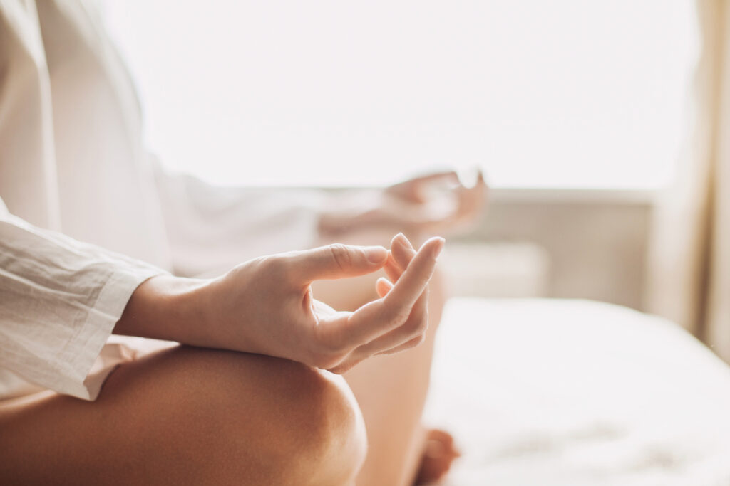 10 tips om te beginnen met mediteren volgens yogatherapeut Mounira Bazzi