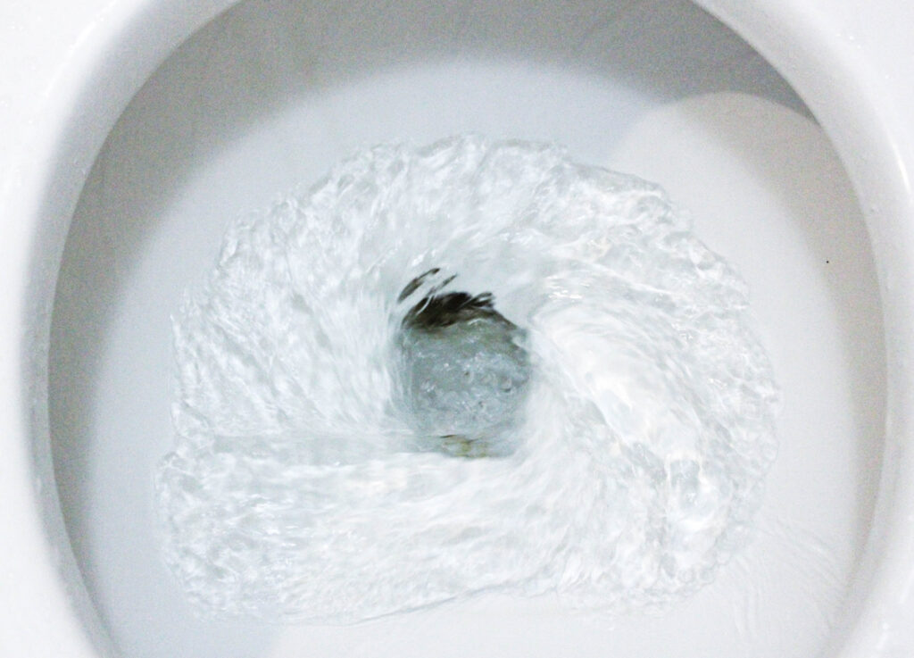Op stap met ongewenst urineverlies: de beste tips