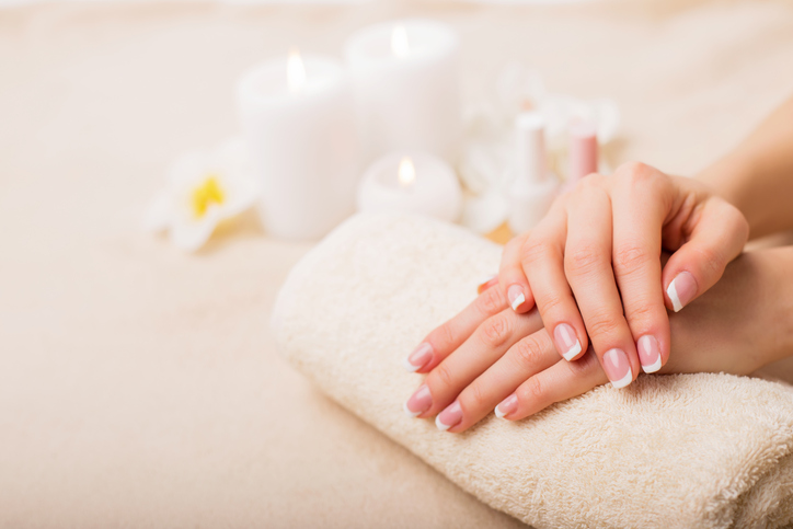 Op deze manieren droogt je nagellak sneller