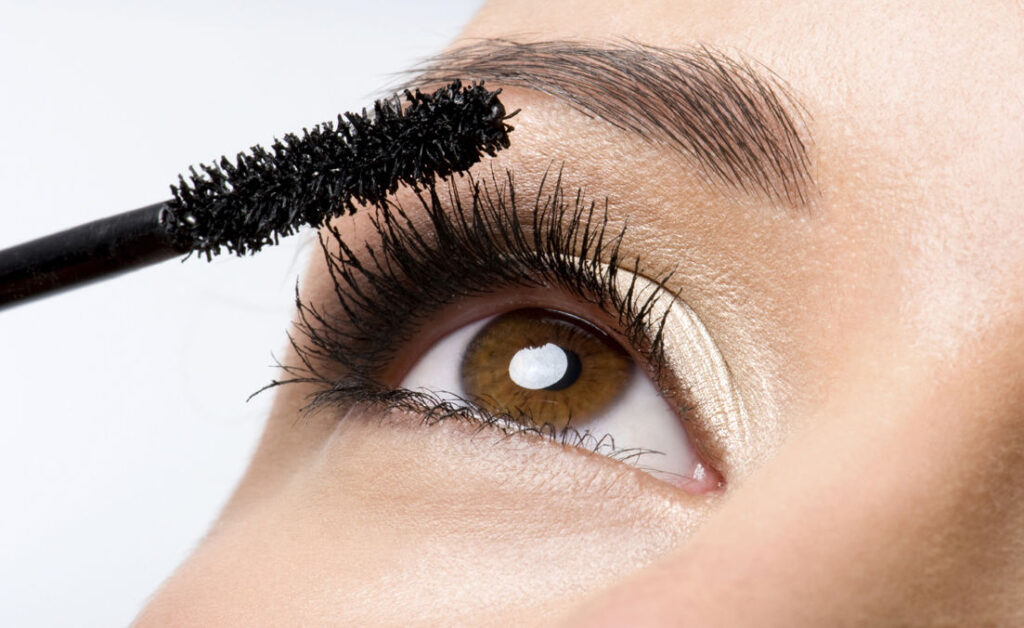TIP: Zo voorkom je klontertjes in je Mascara