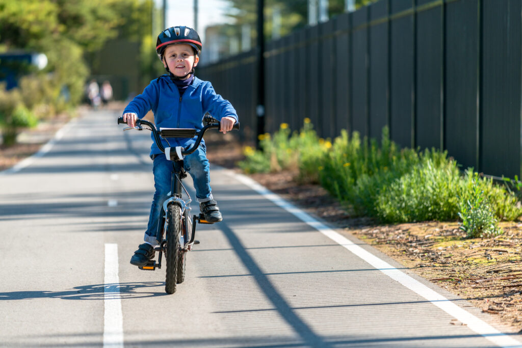 (Voor het eerst) met de fiets naar school? Zo verloopt het veilig!