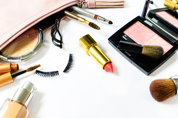 Waarom elke vrouw deze mini beauty-beautyproductjes in haar handtas moet hebben
