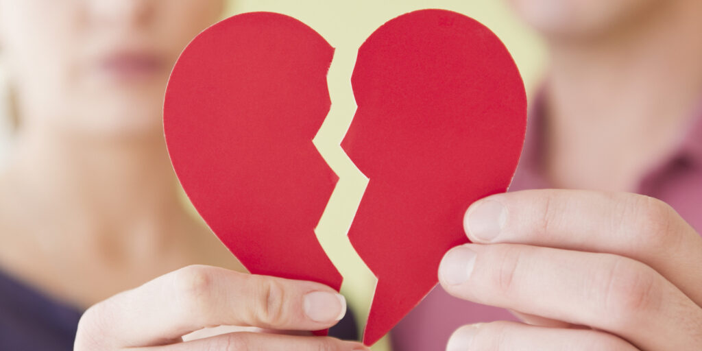 Waarom een vrouw vaak beter uit een break-up komt