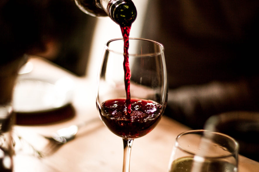 Wat zijn de voordelen van het drinken van rode wijn?